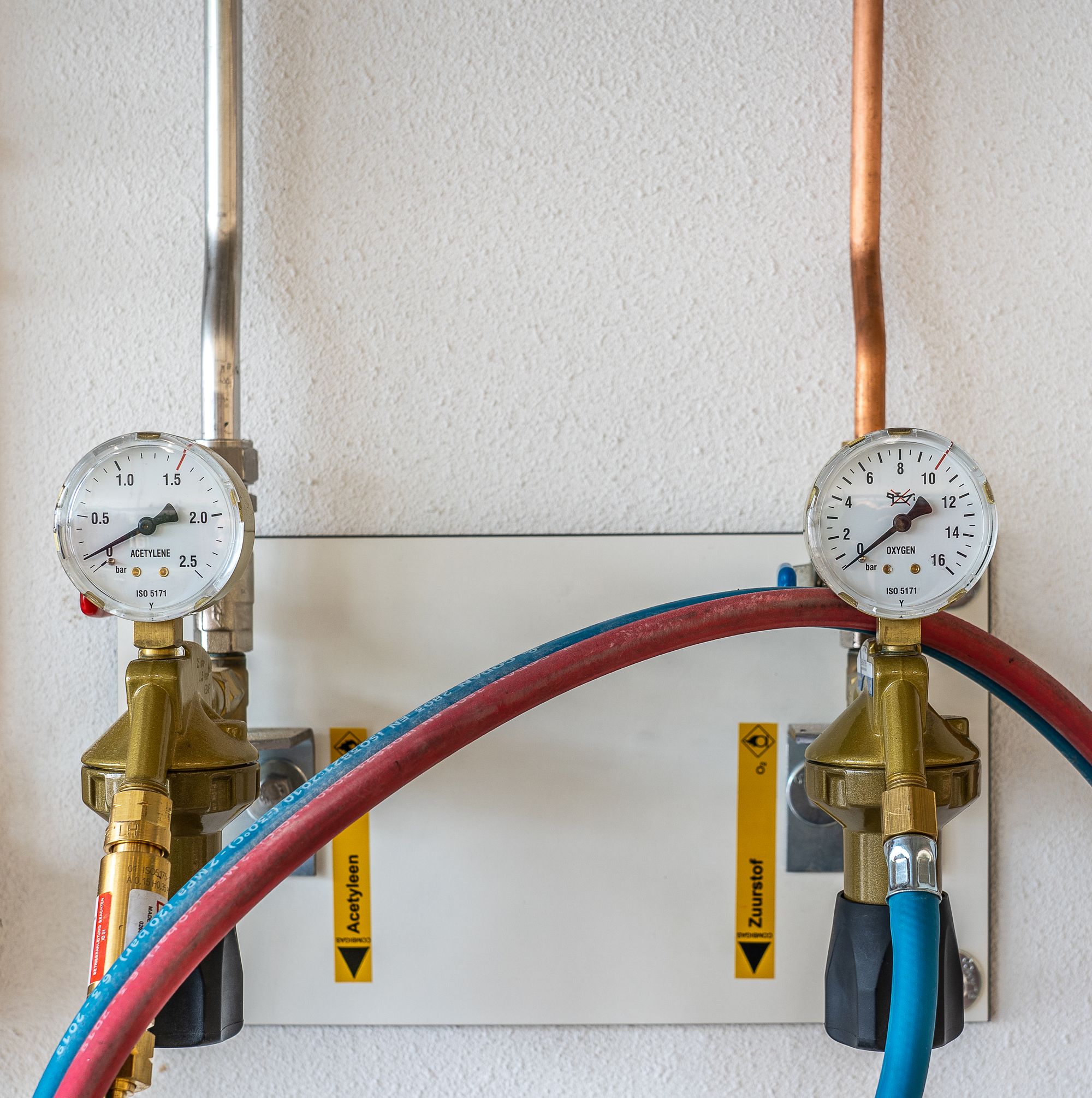 Representative pressure gauges, regulators, and supply hoses